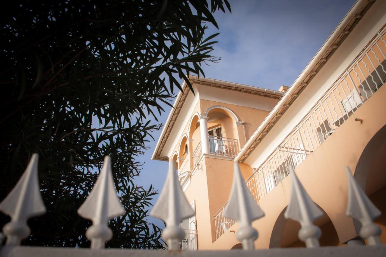 Hotel Et Appartements Reine D'Azur Roquebrune-Cap-Martin Exteriér fotografie
