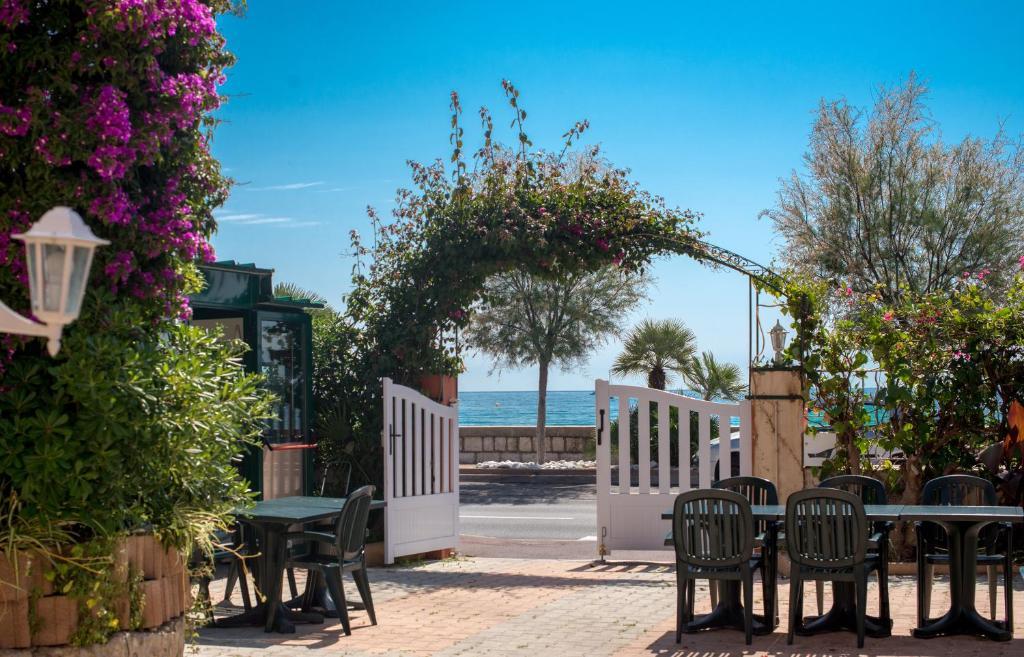 Hotel Et Appartements Reine D'Azur Roquebrune-Cap-Martin Exteriér fotografie