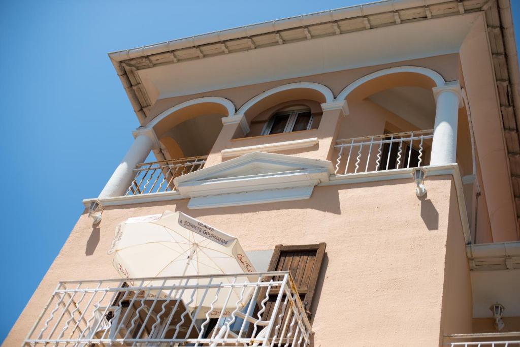 Hotel Et Appartements Reine D'Azur Roquebrune-Cap-Martin Exteriér fotografie